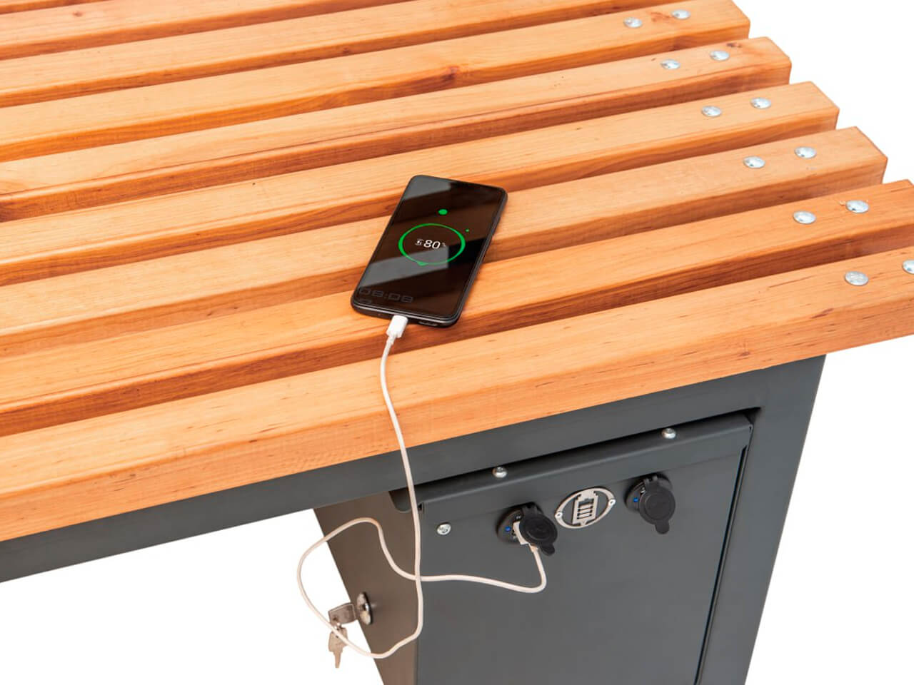 Лавка з фотоелектричним модулем, зарядкою та навісом Лавка з фотоелектричним модулем, зарядкою та навісом