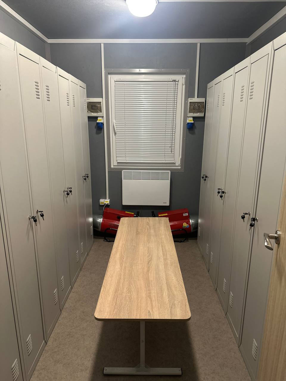 Вагон-побутовка на шасі Вагон-побутовка на шасі