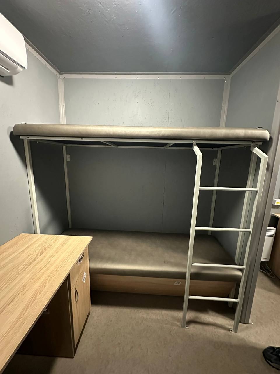 Вагон-побутовка на шасі Вагон-побутовка на шасі