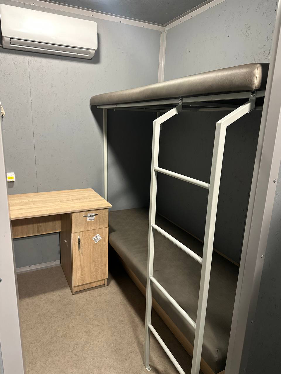 Вагон-побутовка на шасі Вагон-побутовка на шасі