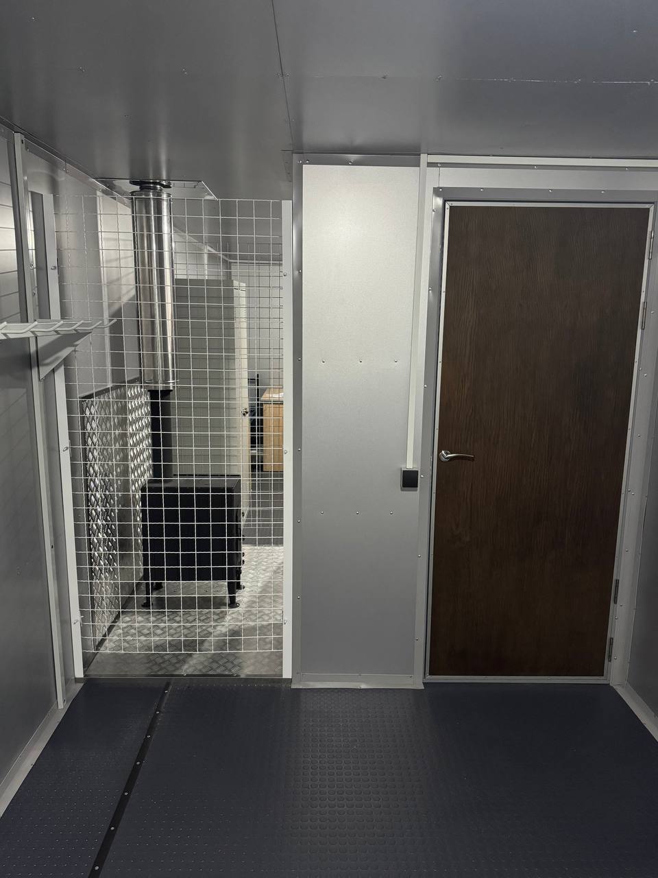 Побутовий вагончик для будівельників на шасі Побутовий вагончик для будівельників на шасі